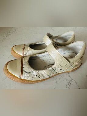 Romagnoli Leather Mary Janes (Girl’s Size 12)
